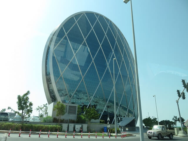 UAEアブダビの円形ビル
