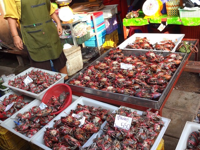 タイバンコクのメークロン市場