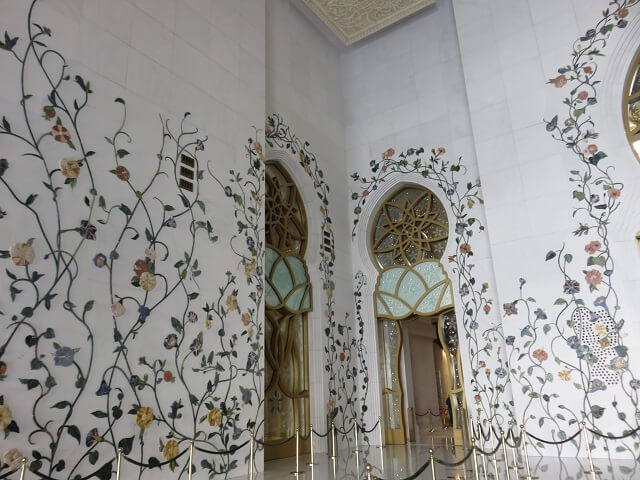 UAEアブダビのシェイクザイードグランドモスク内部