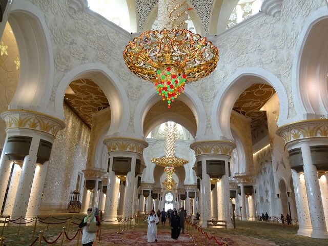 UAEアブダビのシェイクザイードグランドモスクのシャンデリア