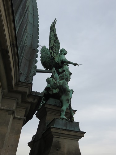 ベルリン大聖堂ドームの彫像
