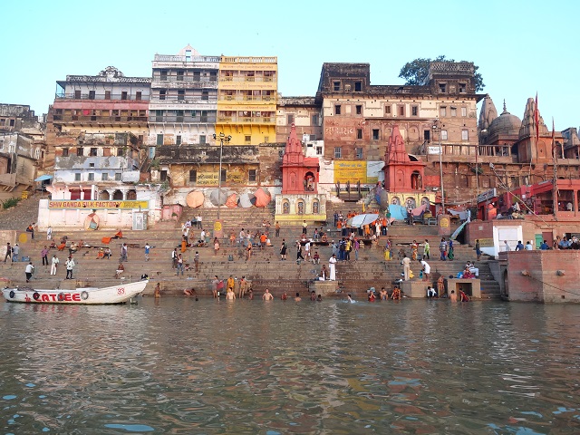 インド、ガンジス川の沐浴