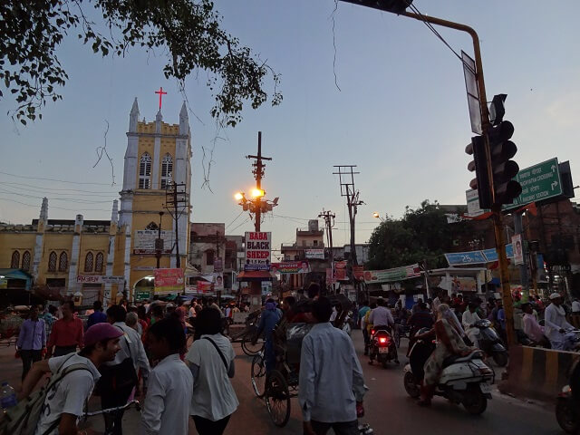 インド、バラナシの夕方の街