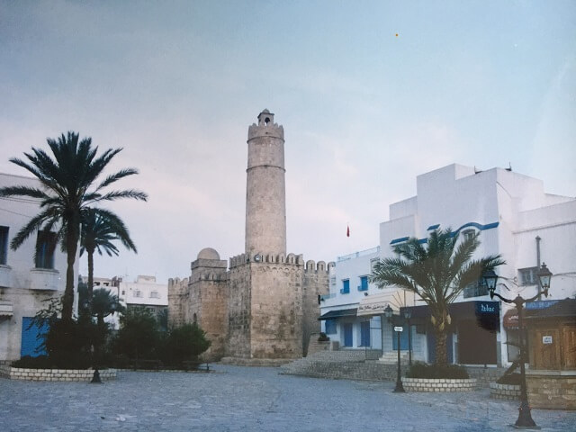 チュニジアの旧市街の要塞リバト