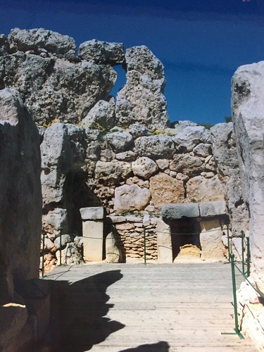 マルタ・ゴゾ島のジュガンディーヤ神殿
