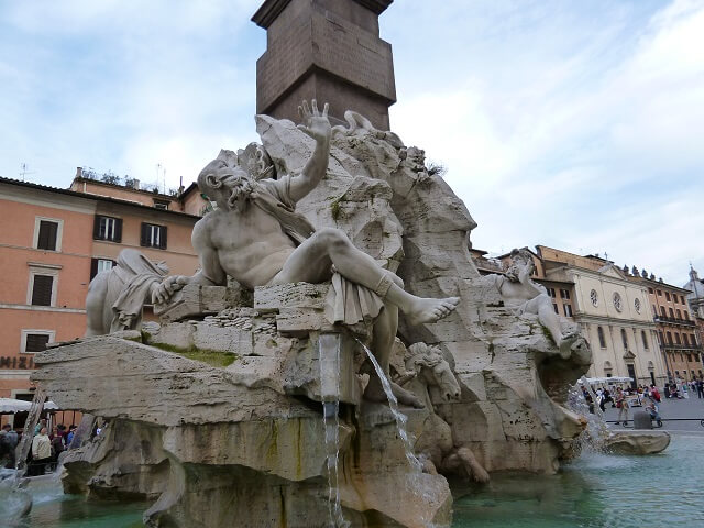 イタリア・ローマのナヴォ―ナ広場の噴水