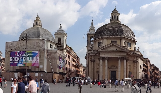 ポポロ広場の双子の教会