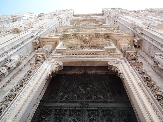 イタリア・ミラノ大聖堂の入り口