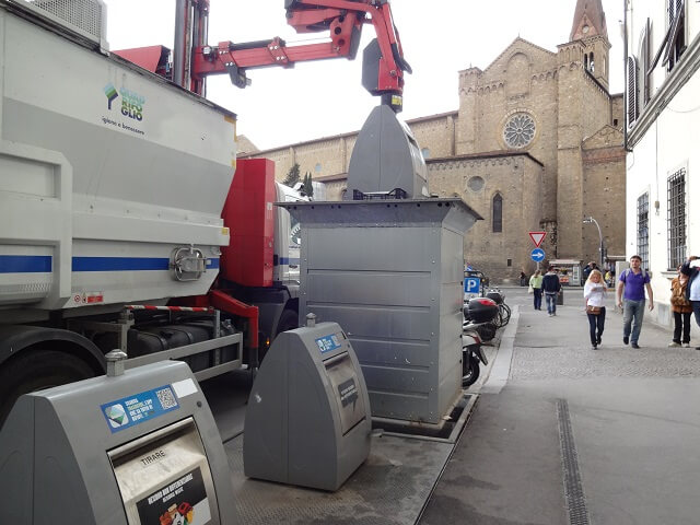 イタリア・フィレンツェのゴミ箱