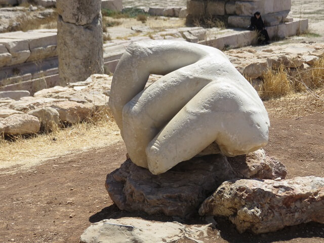 ヨルダンのアンマン城塞のヘラクレスの手