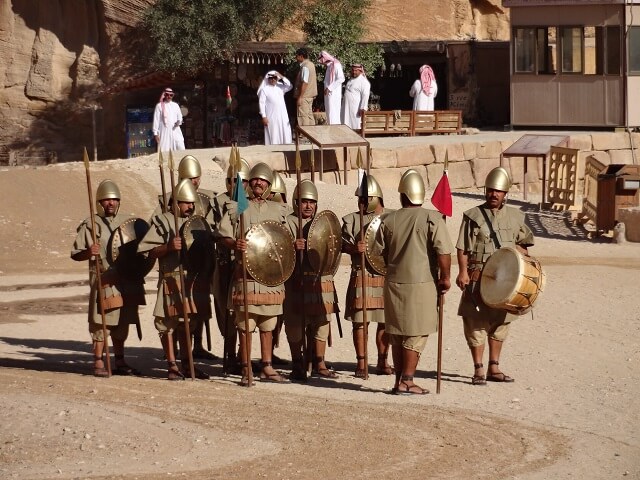 ヨルダン・ペトラ遺跡のナバテア兵士たち