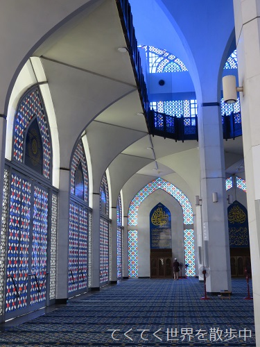 クアラルンプールのブルーモスクのステンドグラス