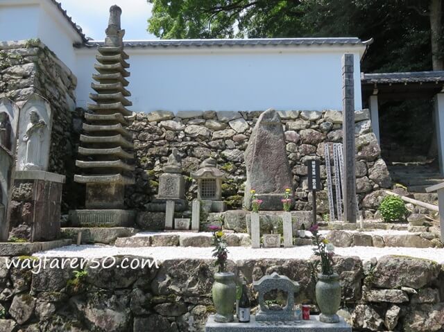 滋賀県西教寺にある明智一族のお墓